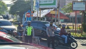 Urai Kemacetan, Kapolsek Cimanggis Turun Langsung Atur Lalin di Raya Bogor