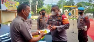 Kapolsek Cimanggis Pimpin Pelepasan Purna Bhakti Dua Anggotanya