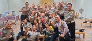 Di Malam Terakhir Siswa Melaksanakan Latja,Kapolsek Cimanggis Beserta Jajarannya Makan Malam Bersama.