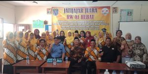 Berikan Pembekalan Adminduk, Ketua RW 01 Mendapat Acungan Jempol dari Lurah Jatijajar
