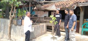 Tinjau Sarana Air Bersih yang Terbengkalai, Kades Cikopomayak: Akan Segera Diperbaiki 