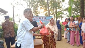 Meriahkan 1 Muharam, Media Center Jasinga Bagikan Paket Migor dan Gula Pasir