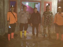 Sungai Cidurian Meluap, Kades Koleang Tinjau Rumah Warga Terdampak Banjir