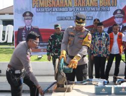 Jelang Idul Fitri, Polres Lumajang Musnahkan Ribuan Botol Miras dan Knalpot Brong