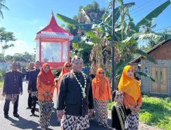 Arak-arakan Sego Tumpeng Meriahkan Perayaan Tahun Baru Islam di Desa Tumpeng