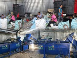 Wujudkan Bali Bersih, PLN UIP JBTB Sulap Sampah Plastik Jadi Peluang Ekonomi di Desa Nyitdah