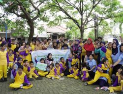 PLN Icon Plus Jatim Salurkan Internet Gratis dan Perlengkapan Sekolah untuk Dukung Pembelajaran Inklusif