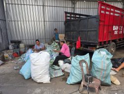 Wujudkan Bali Bersih, PLN UIP JBTB Sulap Sampah Plastik Jadi Peluang Ekonomi di Desa Nyitdah