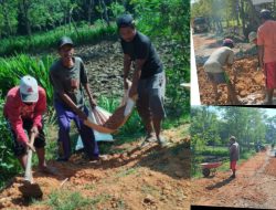 Jalan Poros Desa Lama tak Diperbaiki. Masyarakat Tambal Jalan Sendiri