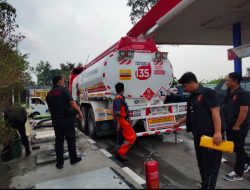 Polres Lahat Lakukan Pengecekan dan Penertiban SPBU Serta Sosialisasi BBM Yang Bersubsidi