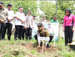 Sinegeritas Polri dan Kemenko PMK Giat Penanaman Pohon