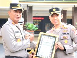 Berhasil Ungkap Kasus, Kapolres Lumajang Berikan Reward Kepada 14 Personil Polres Lumajang dan Masyarakat