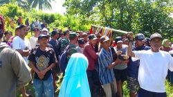 Polres Lumajang Bersama Warga Evakuasi Korban Pasutri Akibat Diterjang Banjir Lahar Semeru
