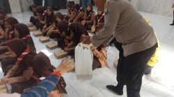 Dukung Program Asta Cita Presiden, Polres Lumajang Membagikan Makan Siang Sehat untuk Pelajar